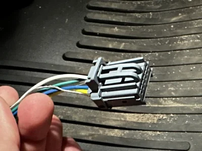 camera plug dash coming from back of truck trailer.webp