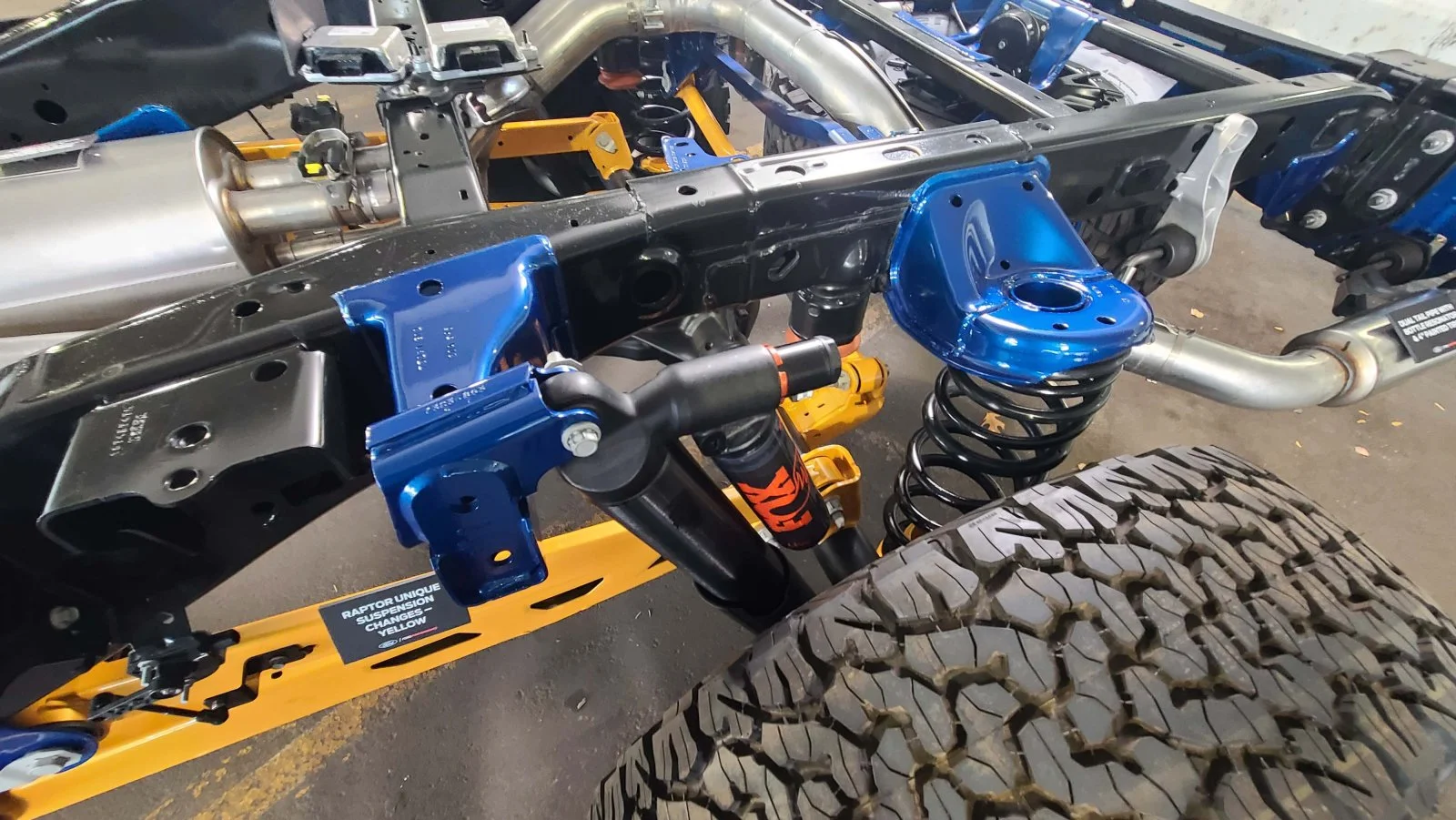 8de830a8-c2b7-4fab-8166-9b4c3245dfc4-FordRaptorR_suspension.jpg