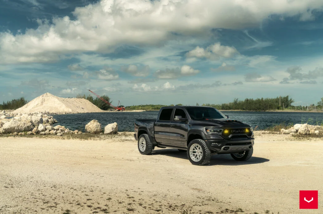 RAM-TRX-Hybrid-Forged-Series-HFX-1-©-Vossen-Wheels-2023-2-1047x694.jpg