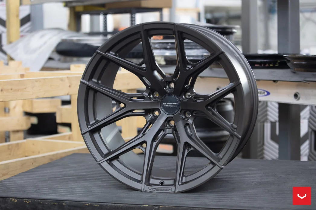 Vossen-HF6-4-Ultra-Deep-Matte-Gunmetal-Hybrid-Forged-Series-©-Vossen-Wheels-2022-2-1047x698.jpg